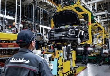 Renault отключила оборудование завода от ПО после ухода. Стало известно, почему конвейер завода «Москвич» удалось запустить только сейчас