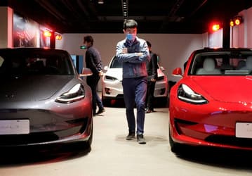 Tesla отзывает больше миллиона машин: что случилось?
