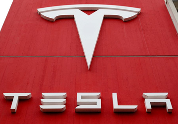 Tesla называет ложью обвинение в «непреднамеренном ускорении» ее электромобилей