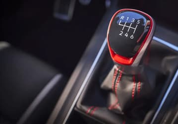Volkswagen Golf может лишиться механической коробки передач, которой оснащался практически 50 лет