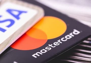 Россияне скоро забудут про карты Visa и Mastercard. ЦБ прогнозирует, что в течение трех лет расчеты с помощью этих платежных систем в России практически сойдут на нет