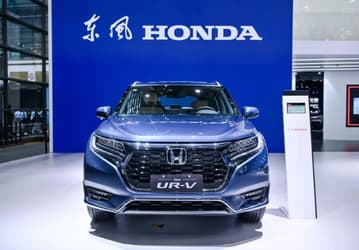 261 л.с., 9-ступенчатый «автомат», полный привод и размеры побольше, чем у CR-V. Представлен кроссовер Honda UR-V Black Edition