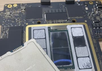 Чудовище Apple во всей красе. M2 Ultra сравнили по размерам с 56-ядерным Intel Xeon w9-3495X