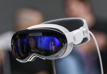 Apple работает над более дешёвой версией Apple Vision Pro, согласно Bloomberg