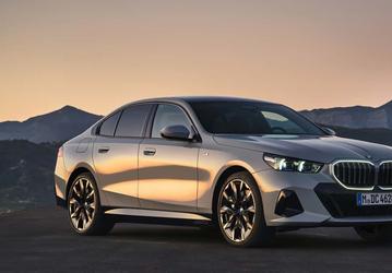 BMW 5-series может не только в светящиеся «ноздри». Это первый автомобиль, сертифицированный в Германии с полуавтоматическим автопилотом (он сам рулит на скорости 130 км/ч)