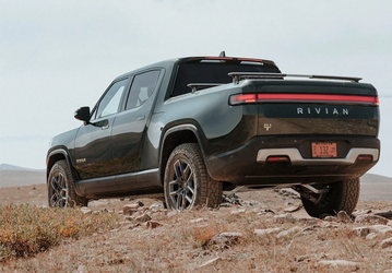 В России предлагают автомобиль Rivian R1T, ремонт одного только бампера для которого может обойтись в десятки тысяч долларов