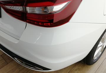 Бамперы желтеют не только на белых, но и на серых Lada Vesta NG. Парктроники не всегда совпадают с цветом кузова