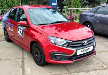 Это новая Lada Granta Sport с мотором мощностью 122 л.с. и дисковыми тормозами всех колёс. Живые фото машины, производство которой стартует через 2 недели