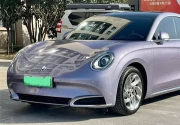 «Porsche для бедных» приехал в Россию. Дилер привёз в Россию 400-сильный полноприводный Ora Lightning Cat, похожий на Porsche Panamera и с адекватной ценой