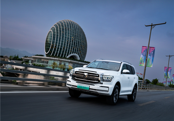 Китайский аналог Toyota Land Cruiser Prado оценили в 50 тыс. долларов. Такова цена Tank 500 Hi4-T