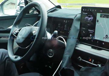 Рассекречен совершенно новый Skoda Kodiaq 2024 — с брутальным дизайном и большим «торчащим» экраном медиасистемы