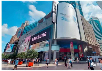 Крупнейший магазин Samsung закрыли из-за коронавируса