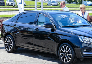 Новый большой седан Lada Aura показали на ПМЭФ 2023
