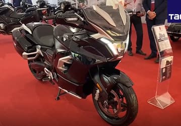 Это самый передовой российский мотоцикл. На ПМЭФ-2023 показали Aurus Merlon, его можно будет купить уже в следующем году
