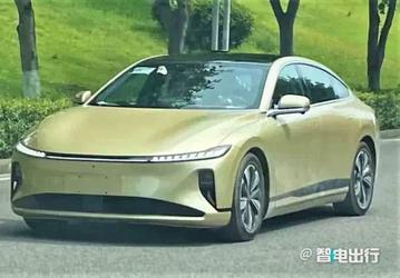 Доступный конкурент Tesla Model 3 впервые замечен на дорогах общего пользования. Появились живые фото Changan Qiyuan A07