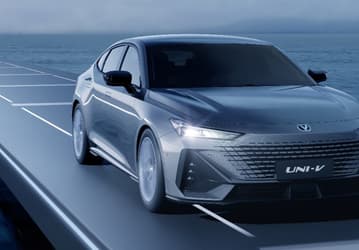 Changan Uni-V подешевел в России на 170 тыс. рублей, но ценой отказа от ряда опций
