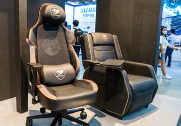 Холодок бежит по спине. Cougar представила геймерское кресло NxSys Aero со встроенным вентилятором (и он светится)