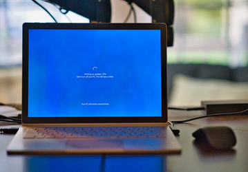 Microsoft прекратила поддержку Windows 10 21H2 для пользователей. Теперь их ждёт принудительное обновление