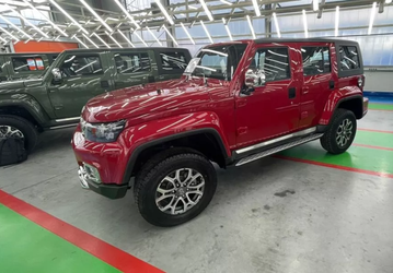 Китайский Jeep Wrangler работает на 92-м бензине и преодолевает брод 70 см. На «Автоторе» собрали уже 60 внедорожников BAIC BJ40