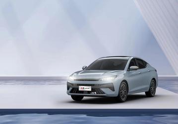 Лифтбэк JAC A5 Plus 2023 оценили в Китае всего в 9,2 тыс. долларов. В России JAC A5 Plus превратится в «Москвич 6»