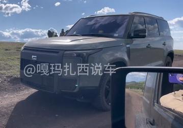 Связанный с Xiaomi внедорожник Rox впервые показали вживую. Это новый конкурент Mercedes-Benz G-класса