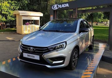 Время идёт, а ничего не меняется: Lada Vesta сходит с конвейера в некомплектном состоянии — дефицит комплектующих по 16 позициям