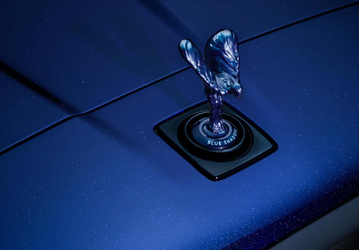 Представлен роскошный Rolls-Royce Cullinan Black Badge Blue Shadow Private Collection