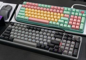 Cooler Master — геймерам: мышь MM712 Pro и клавиатура MK770 Hybrid. Мышь лёгкая, клавиатура — красивая (в двух вариантах цветов)