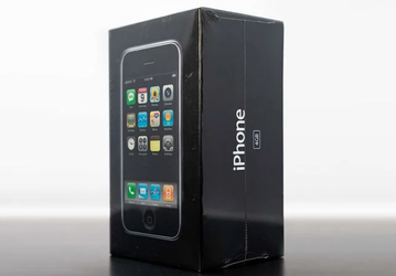 Редкий оригинальный iPhone намереваются продать с аукциона почти за 9 миллионов рублей