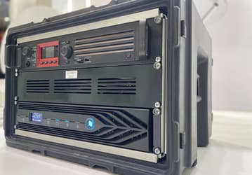 «Ростех» запустил в серийное производство базовые станции DMR. Одно такое устройство может организовать защищенную связь в радиусе 20 км