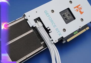 Видеокарта с «невидимым» разъёмом питания. У Inno3D AXGaming GeForce RTX 4070 он расположен в необычном месте