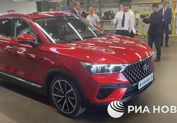 Глава Минпромторга Денис Мантуров протестировал кроссовер Lada X-Cross 5. Он завелся с первого раза