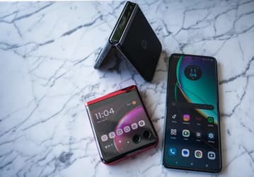 Они отказываются от iPhone. Motorola рассказала, что 20% покупателей складных смартфонов Razr — это бывшие владельцы iPhone