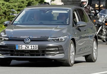 Обновленный Volkswagen Golf восьмого поколения впервые показали без камуфляжа. У него огромный «телевизор» на передней панели