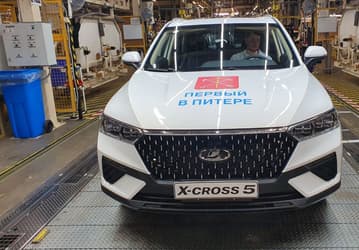 АвтоВАЗ запустил производство кроссовера Lada X-Cross 5 на бывшем заводе Nissan в Санкт-Петербурге. Фото с конвейера
