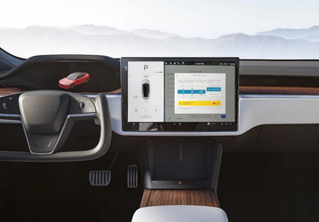 Автомобили Tesla получили огромное функциональное обновление: зарядка от Солнца, подключаемые по Bluetooth игровые контроллеры и многое другое