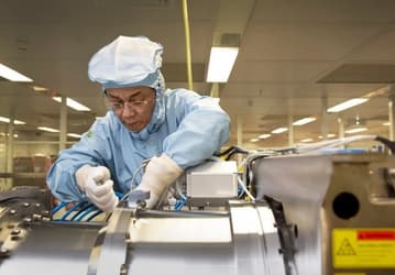 Санкции – санкциями, а бизнес – бизнесом. Нидерландская ASML специально для Китая создала литограф, с помощью которого можно выпускать даже 7-нанометровые SoC