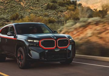 Топовую версию 653-сильного внедорожника BMW XM Label Red оценили в 198 544 доллара. При этом дополнительных опций – минимум