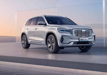 Geely Monjaro, способный проехать 1300 км на баке бензина, подорожал в России