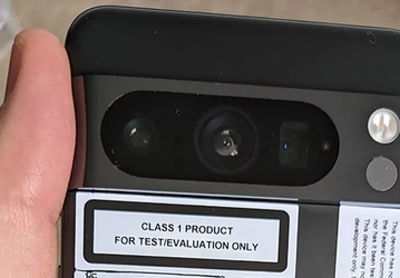 Первые живые фото Google Pixel 8 Pro появились в сети: смартфон во включённом состоянии