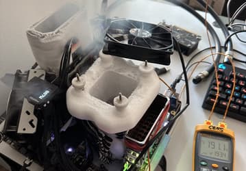 Такая GeForce RTX 4090 одна во всём мире. RTX 4090 удалось разогнать до частоты... 4090 МГц, а затем ещё чуть выше