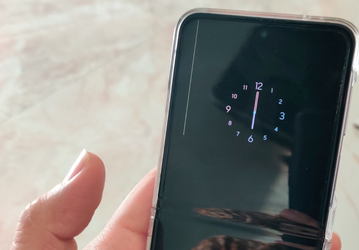 Эта проблема преследует Samsung: на экране Samsung Galaxy Z Flip 4 тоже появилась зеленая полоса
