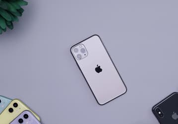 Американцы покупают практически только iPhone, Samsung и немного Motorola. Хотя доля Google Pixel выросла в три раза