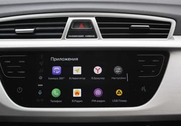 В автомобилях Chery, Renault, Geely и Kia с «Яндекс Авто» пропадает интернет. В чём дело?
