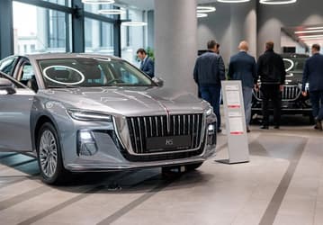 Заменитель BMW 5-series и Mercedes E-class для России с 224-сильным мотором и 8-ступенчатым «автоматом». Раскрыты цены на все версии седана Hongqi H5