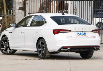 В Россию приехали новые Skoda Octavia Pro 2023 — дешевле, чем раньше