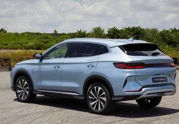 BYD Seal U — новая модель популярного бренда для Европы. Кроссовер оснащен огромным поворотным экраном