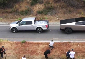 Илон Маск прямо намекнул, что Tesla Cybertruck будет дешевле Ford F-150 Lightning даже после снижения цены на последний