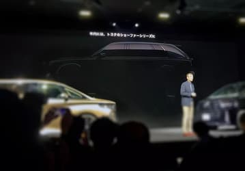 «Японский ответ» Rolls-Royce на дороге: фото роскошного внедорожника Toyota Century позволяют оценить габариты