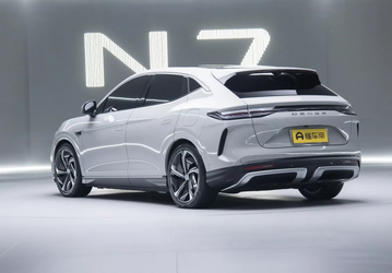 Детище BYD и Mercedes-Benz раскупают как горячие пирожки: по 8 машин в минуту. За сутки продано 11 687 автомобилей Denza N7
